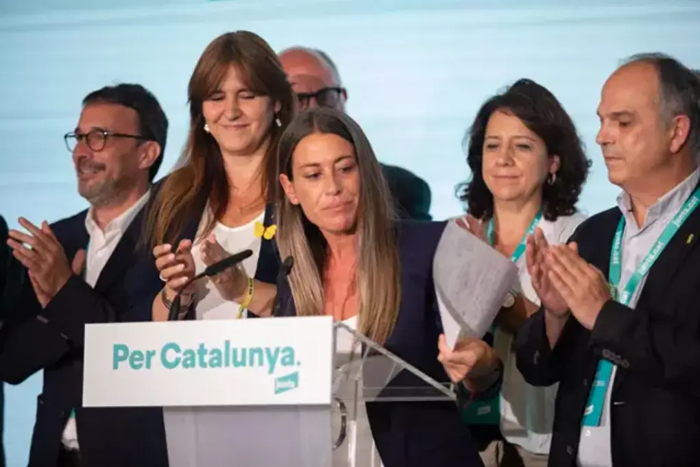 El vicepresidente y portavoz de Junts, Josep Rius, la presidenta de Junts, Laura Borr&agrave;s, la candidata n&uacute;mero 1 de Junts por Barcelona al Congreso de los Diputados, M&iacute;riam Nogueras (foto: Europa Press)