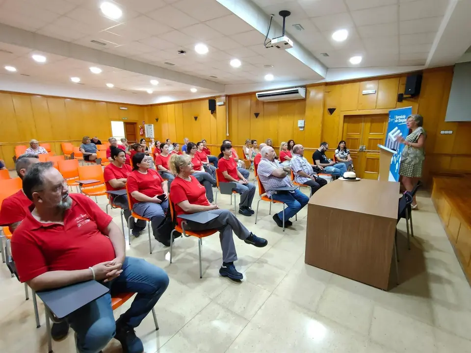 La concejal Mercedes Bernab&eacute; presenta la oferta del Servicio Municipal de Empleo para el &uacute;ltimo trimestre del a&ntilde;o