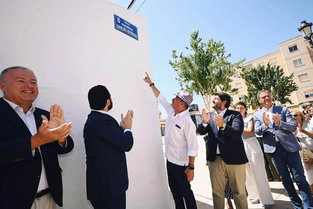 Inauguraci&oacute;n de la calle Periodista Carlos Herrera en La Uni&oacute;n (foto: CARM)