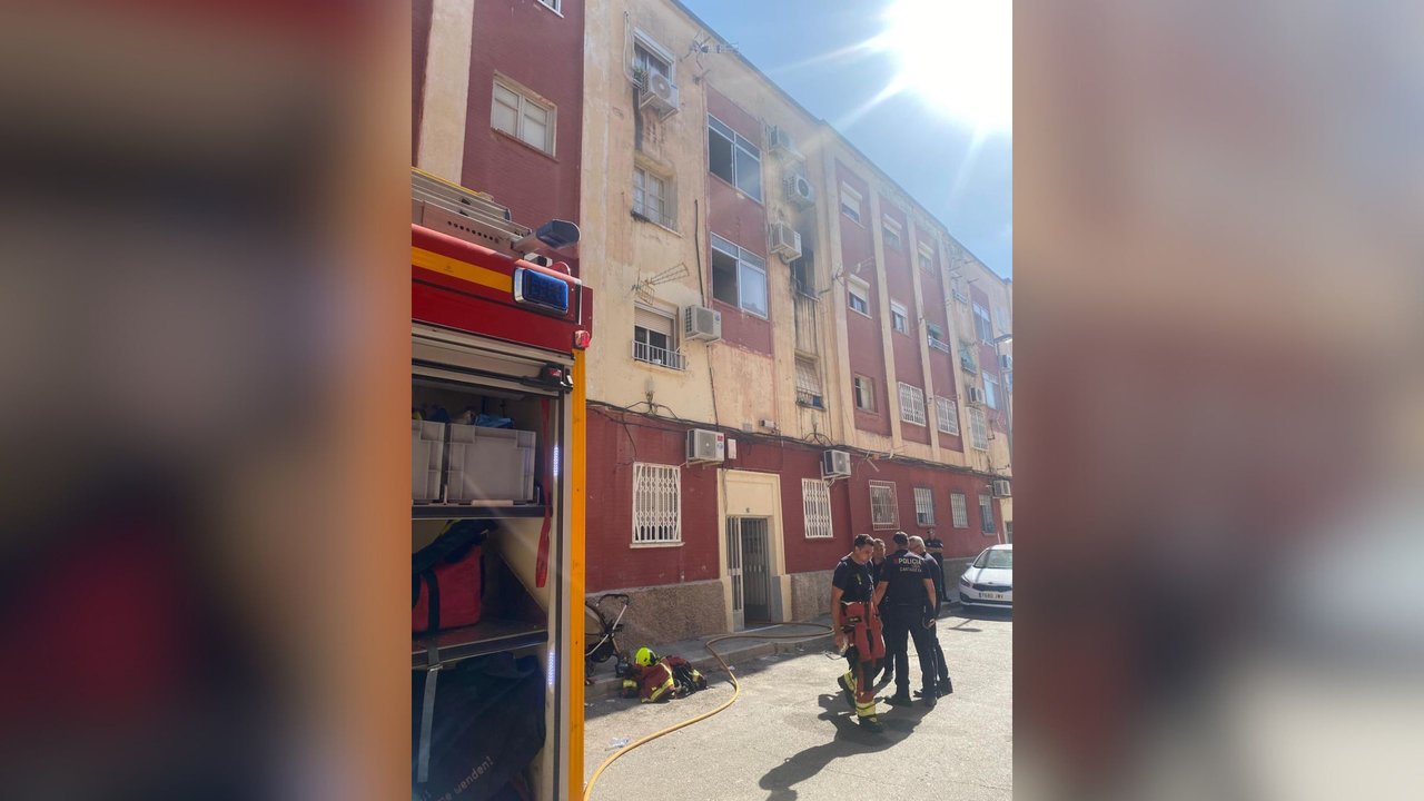 Imagen publicada por Bomberos de Cartagena tras extinguir el fuego de la vivienda del barrio de