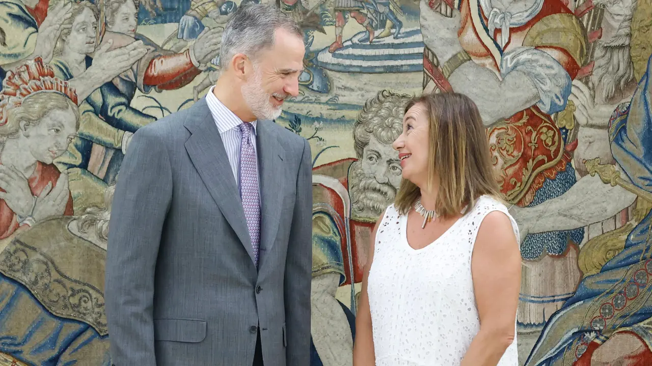 El Rey Felipe con la presidenta del Congreso, Francina Armengol