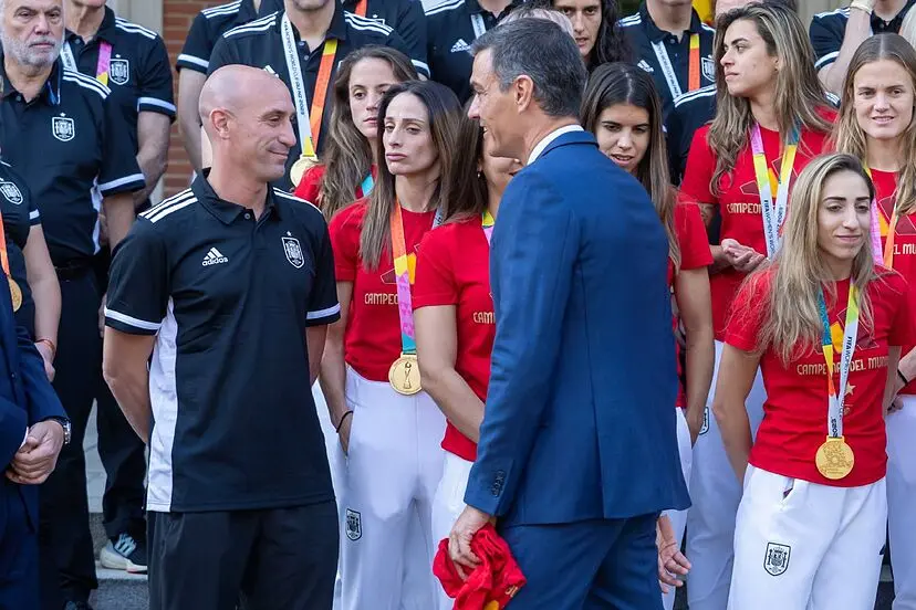 Rubiales y S&aacute;nchez en la recepci&oacute;n a las campeonas del mundo