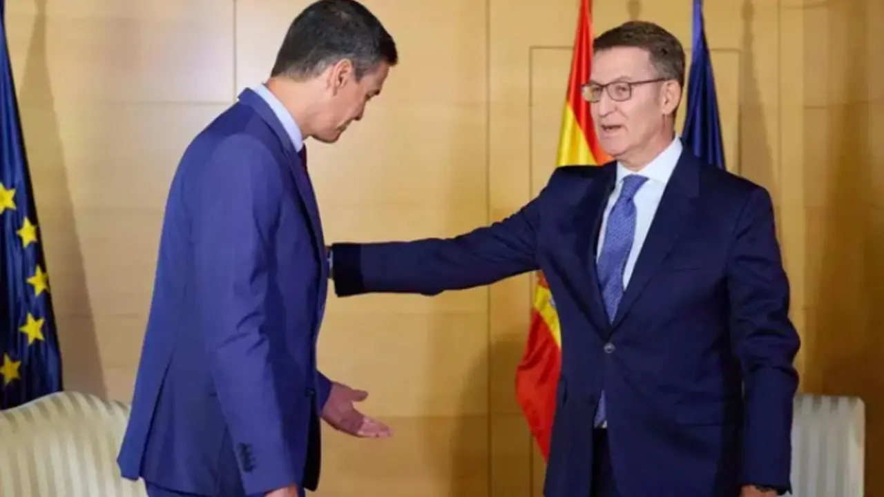 Pedro S&aacute;nchez (izq.) y Alberto N&uacute;&ntilde;ez-Feij&oacute;o