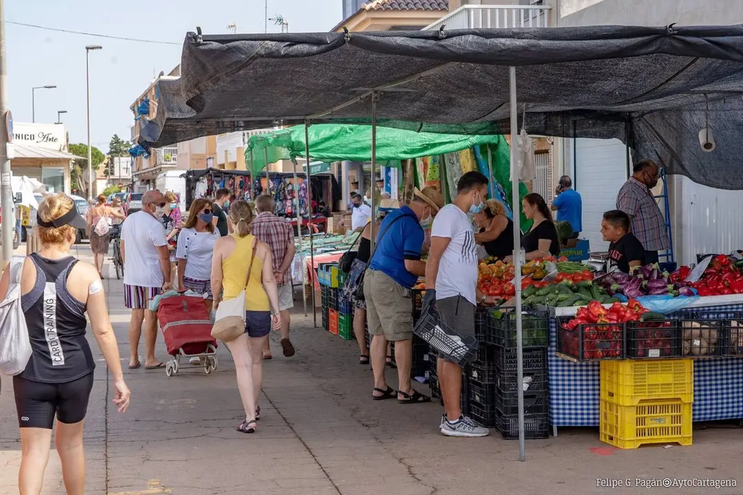 Imagen de archivo de un mercadillo de la zona costera de Cartagena (foto: Europa Press)
