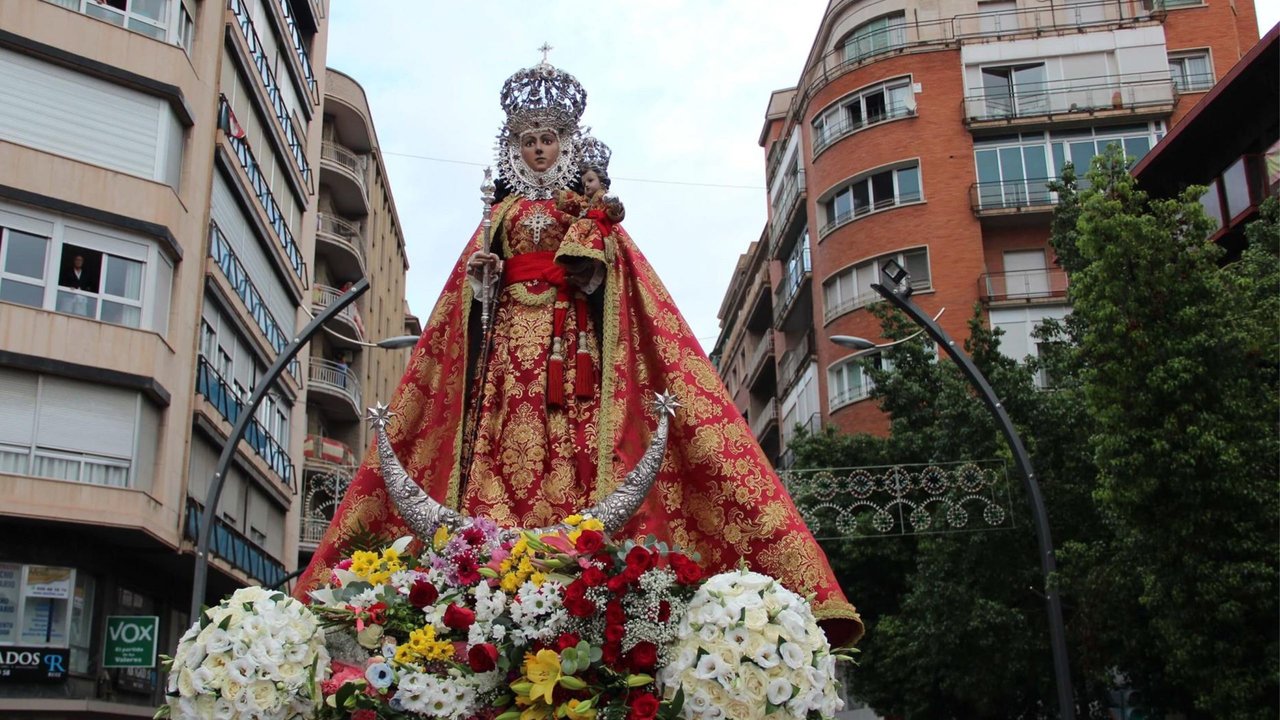 La Virgen de La Fuensanta, a su paso por la Gran Via