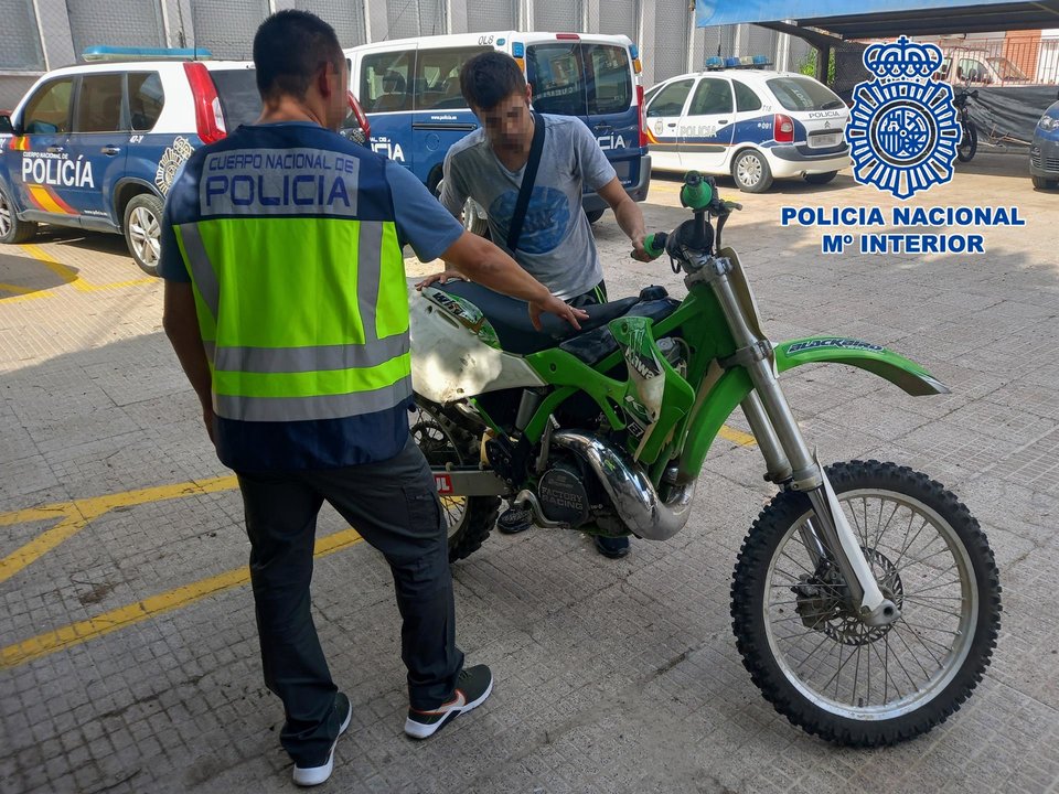 Policía Nacional detiene a dos varones que robaban motos anunciadas en plataformas de objetos de segunda mano (foto: Policía Nacional)