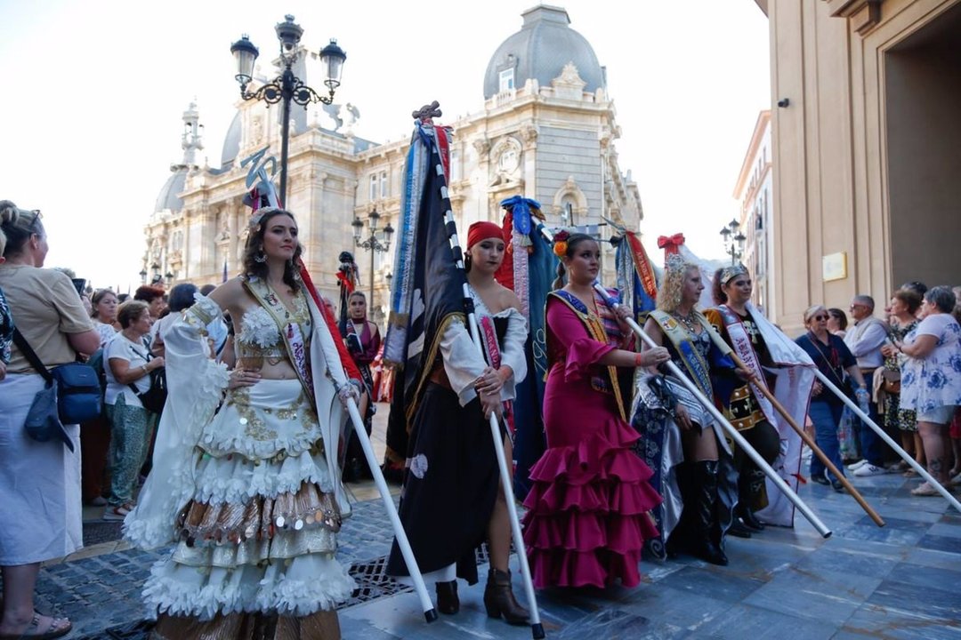 Representación de Moros y Cristianos de Alicante en el desfile de Carthagineses y Romanosb (foto: Atyuntamiento de Cartagena)
