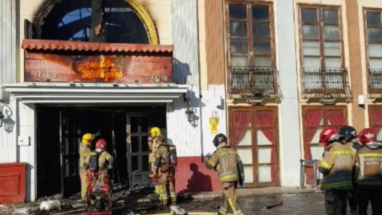 Bomberos extinguiendo el incendio | FOTO: 112