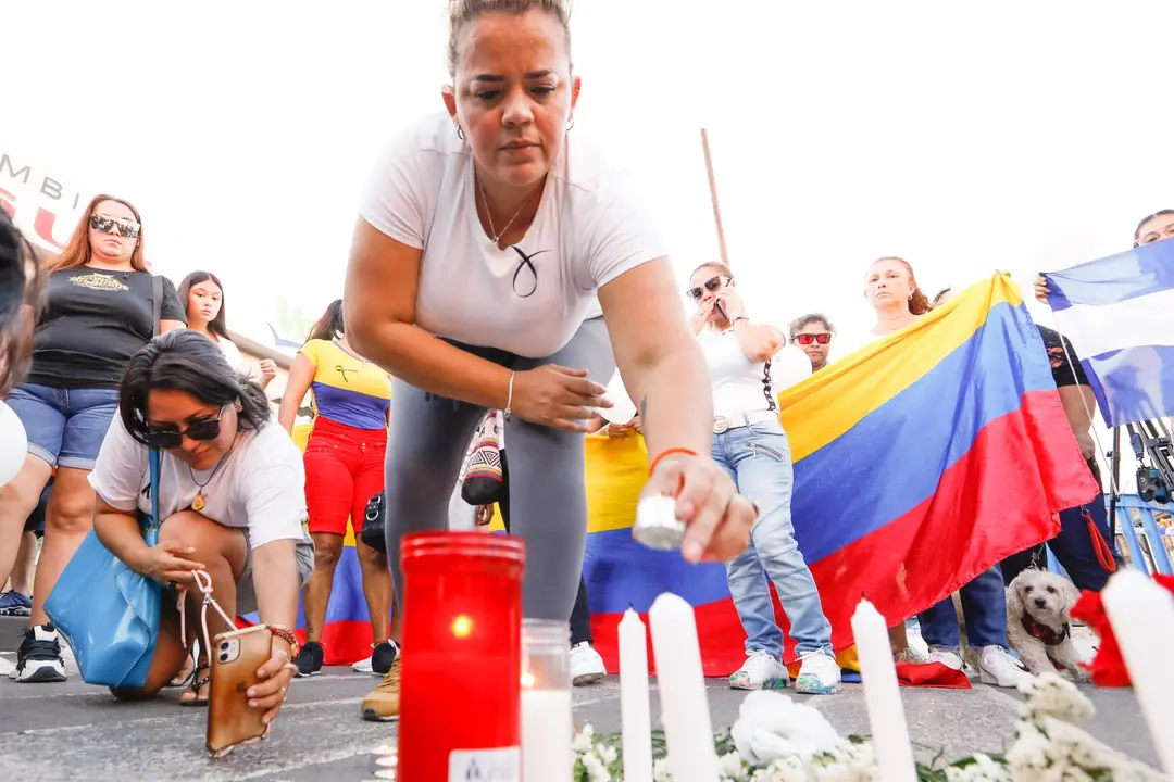 Concentraci&oacute;n de compatriotas de las v&iacute;ctimas