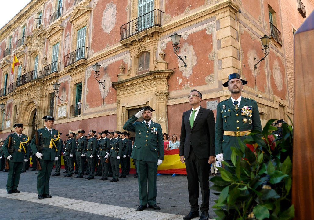 Acto de la Guardia Civil en la plaza del Cardenal Belluga de Murcia