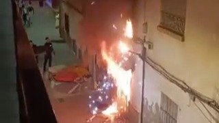Imágenes del terrible incendio que se ha producido en una vivienda de Lorca