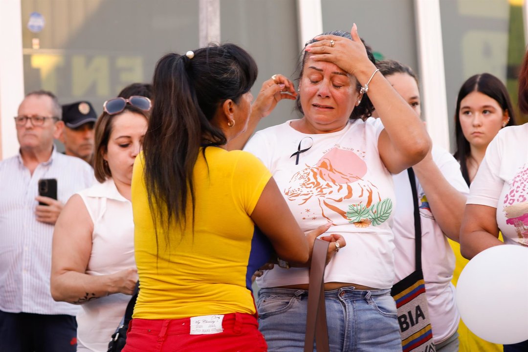 Familiares y amigos de las víctimas de la tragedia de la zona de Las Atalayas de Murcia (foto: EP)