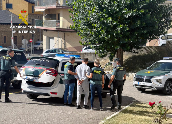 Momento de la detención del agresor (Foto: Guardia Civil)