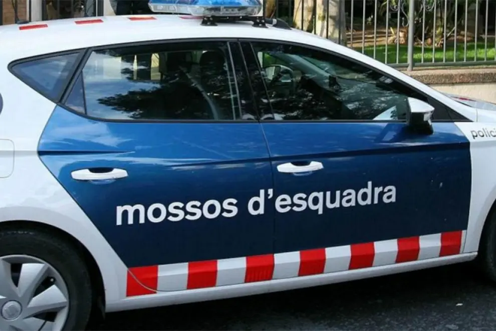 Veh&iacute;culo de los Mossos d'Esquadra, cuerpo auton&oacute;mico de polic&iacute;a en Catalu&ntilde;a (foto: Agencias)