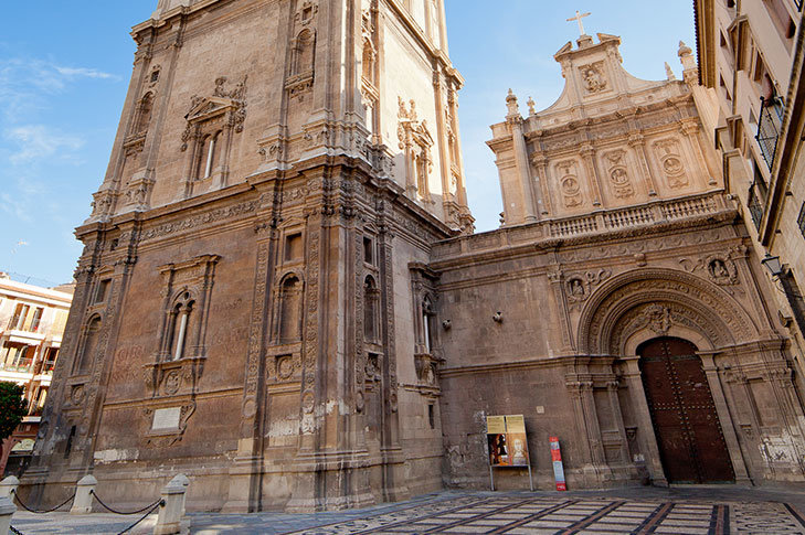 Entrada lateral de la Catedral de Murcia (foto: Turismo de Murcia)