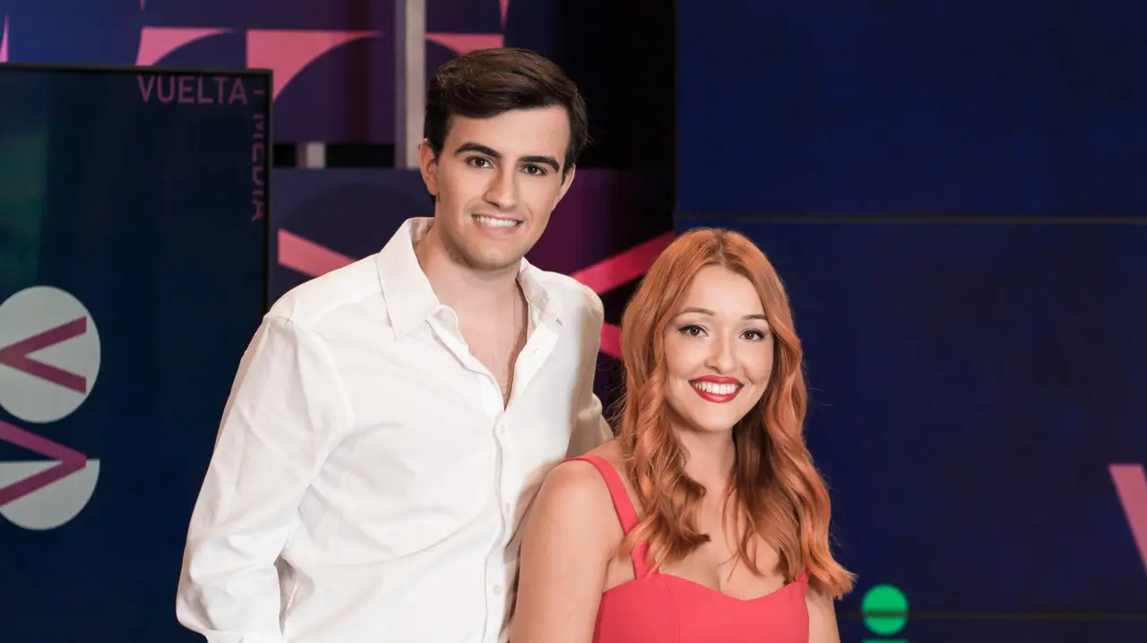 Pedro Jota Fern&aacute;ndez y Estefan&iacute;a Garc&iacute;a presentan 'Vuelta y Media', el nuevo programa de La 7