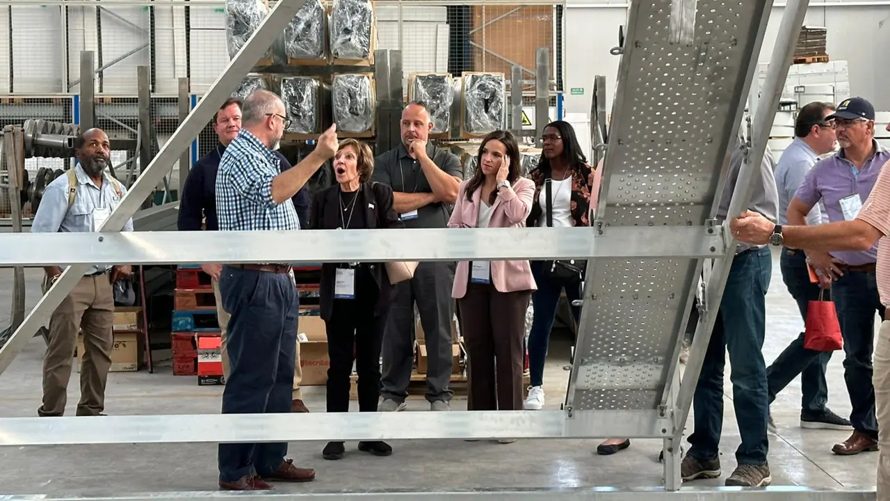 Empresarios de California, durante la visita a empresas de la Regi&oacute;n
