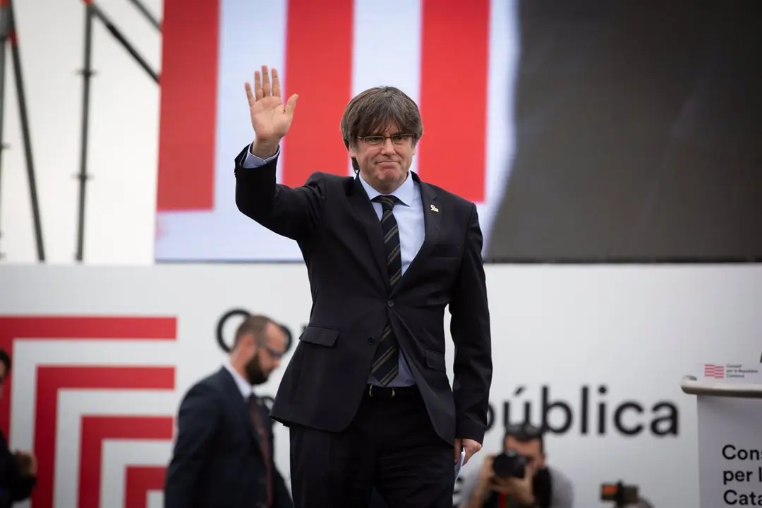 Imagen de archivo del expresidente de la Generalitat de Catalu&ntilde;a Carles Puigdemont durante el acto del Consell de la Rep&uacute;blica en Perpi&ntilde;&aacute;n (Francia) (foto: EP)