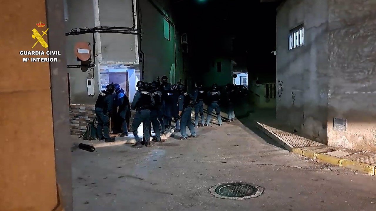 La Guardia Civil desmantela en Alguazas un punto de manipulación y distribución de marihuana (foto: Guardia Civil)