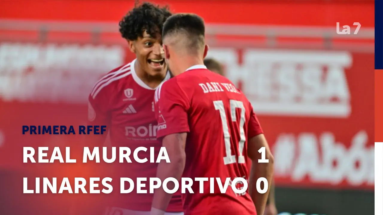 Los jugadores del Real Murcia celebran el gol