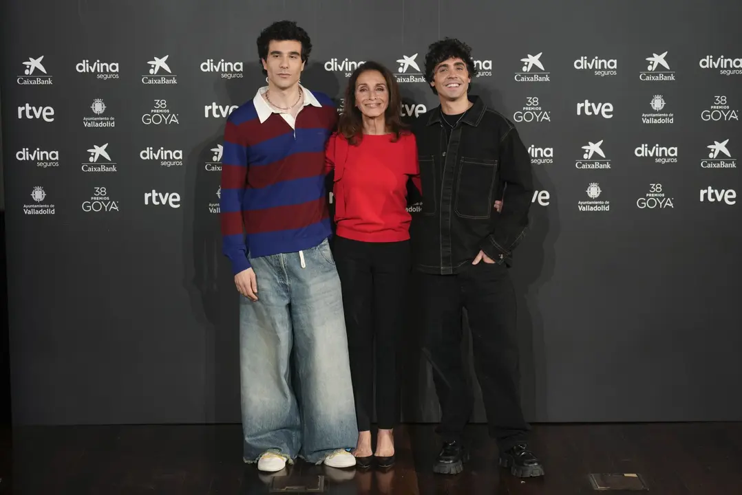 Los directores y guionistas Javier Calvo y Javier Ambrossi, y la actriz y cantante Ana Bel&eacute;n ser&aacute;n los presentadores de la 38 edici&oacute;n de los Premios Goya que se celebrar&aacute;n en Valladolid el 10 de febrero de 2024 (foto: Agencias)