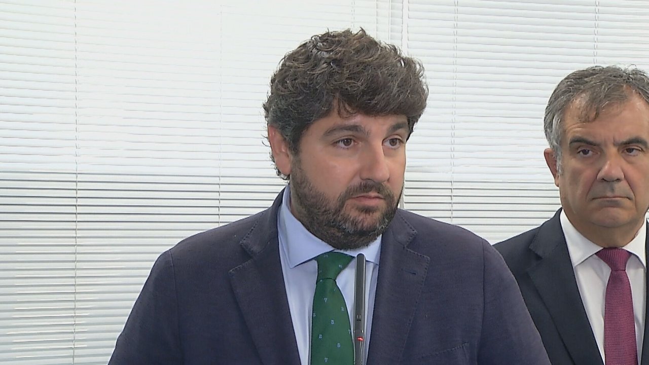 Fernando López Miras, presidente de la Región de Murcia, se posiciona en contra del acuerdo entre PSOE y las formaciones independentistas de Cataluña (foto: La 7)