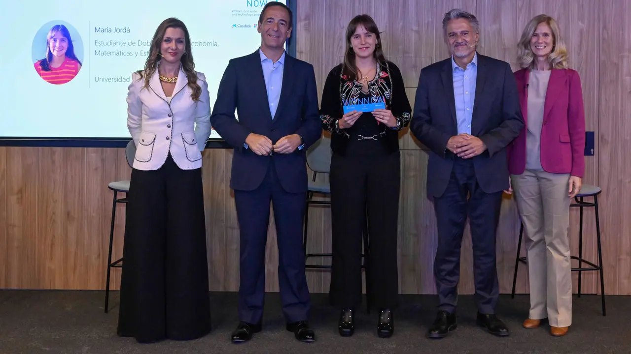 La murciana Mar&iacute;a Jos&eacute; Jord&aacute; Junto a Silvia Hern&aacute;ndez, Gonzalo Gort&aacute;zar; Alberto Granados y Cristina Garmendia