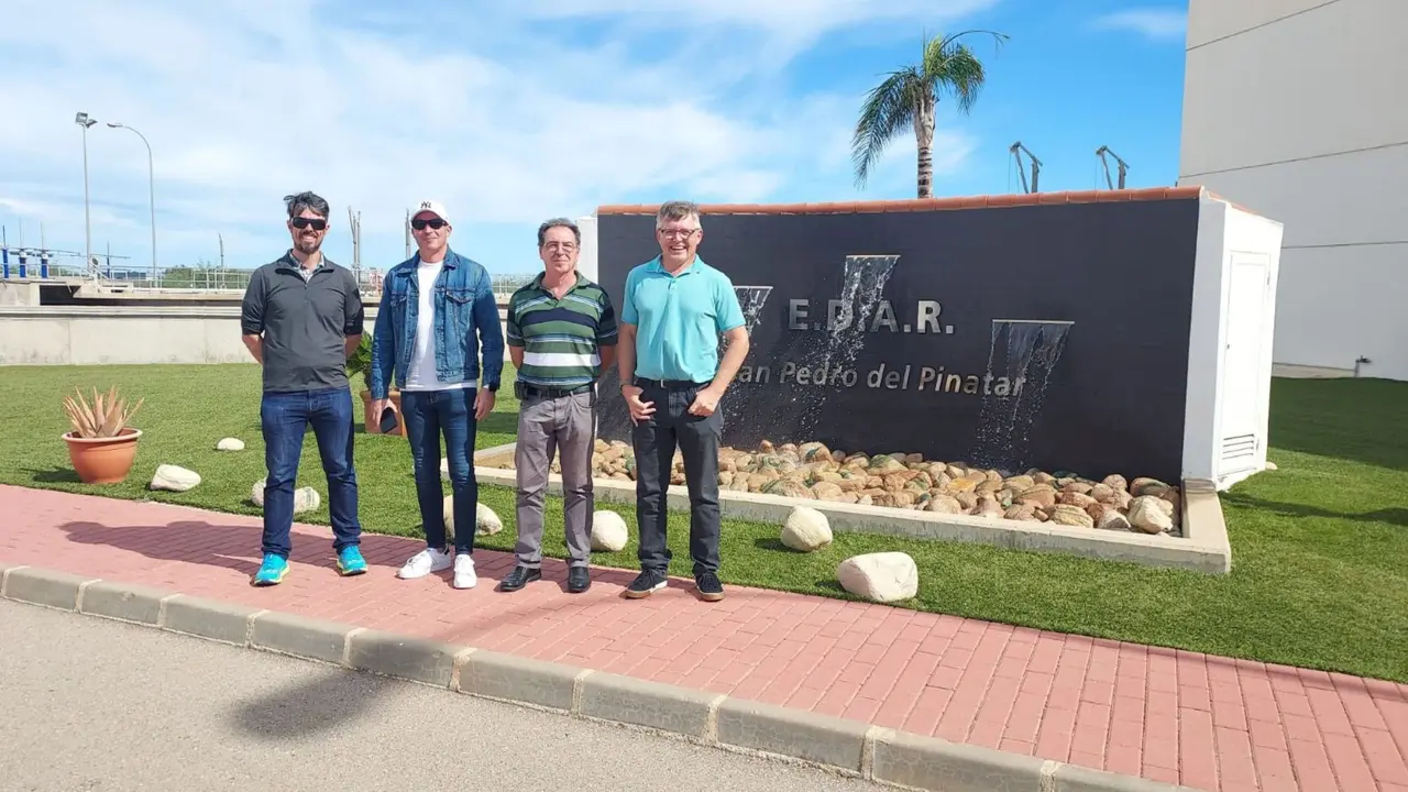 Representantes de Esamur y de la empresa Gradiant durante la visita a la EDAR de San Pedro del Pinatar
