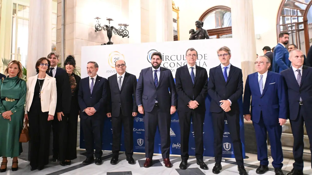 L&oacute;pez Miras clausura el acto con motivo del 25 aniversario del C&iacute;rculo de Econom&iacute;a de la Regi&oacute;n de Murcia.