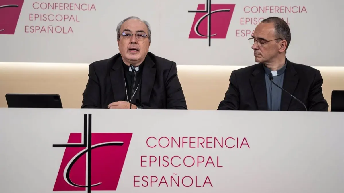 El secretario general de la CEE, Francisco C&eacute;sar Garc&iacute;a Marg&aacute;n (izquierda), y el director de la Oficina de Informaci&oacute;n de la Conferencia Episcopal Espa&ntilde;ola, Jos&eacute; Gabriel Vera (derecha) | (foto: La 7)