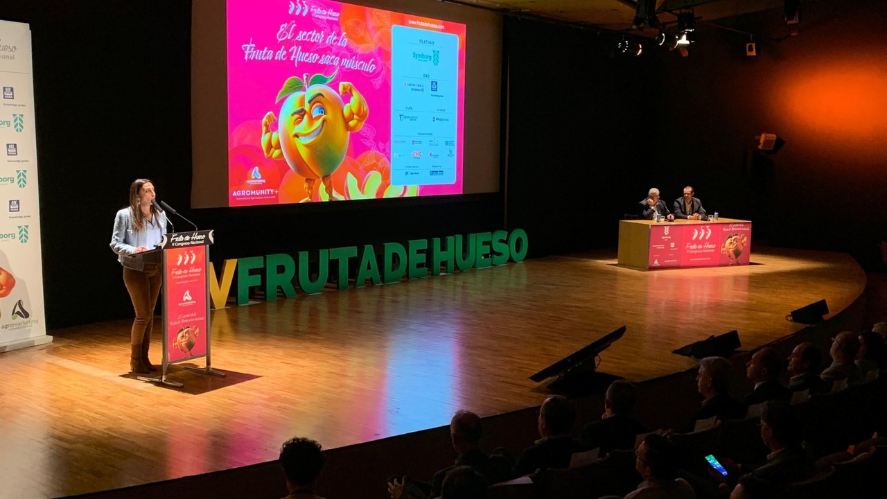 La consejera Sara Rubira inaugura el V Congreso de Fruta de Hueso