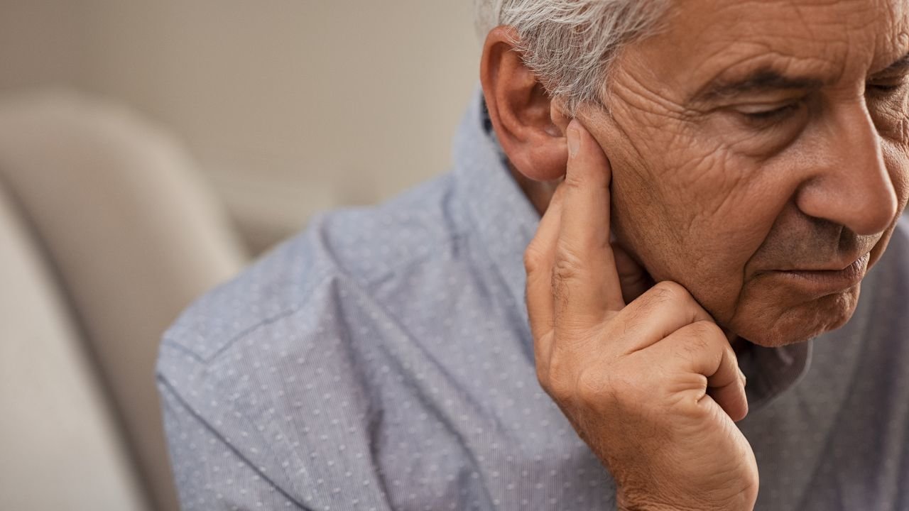 Cuando la pérdida de audición favorece la demencia: dejar de oír provoca cambios en el cerebro