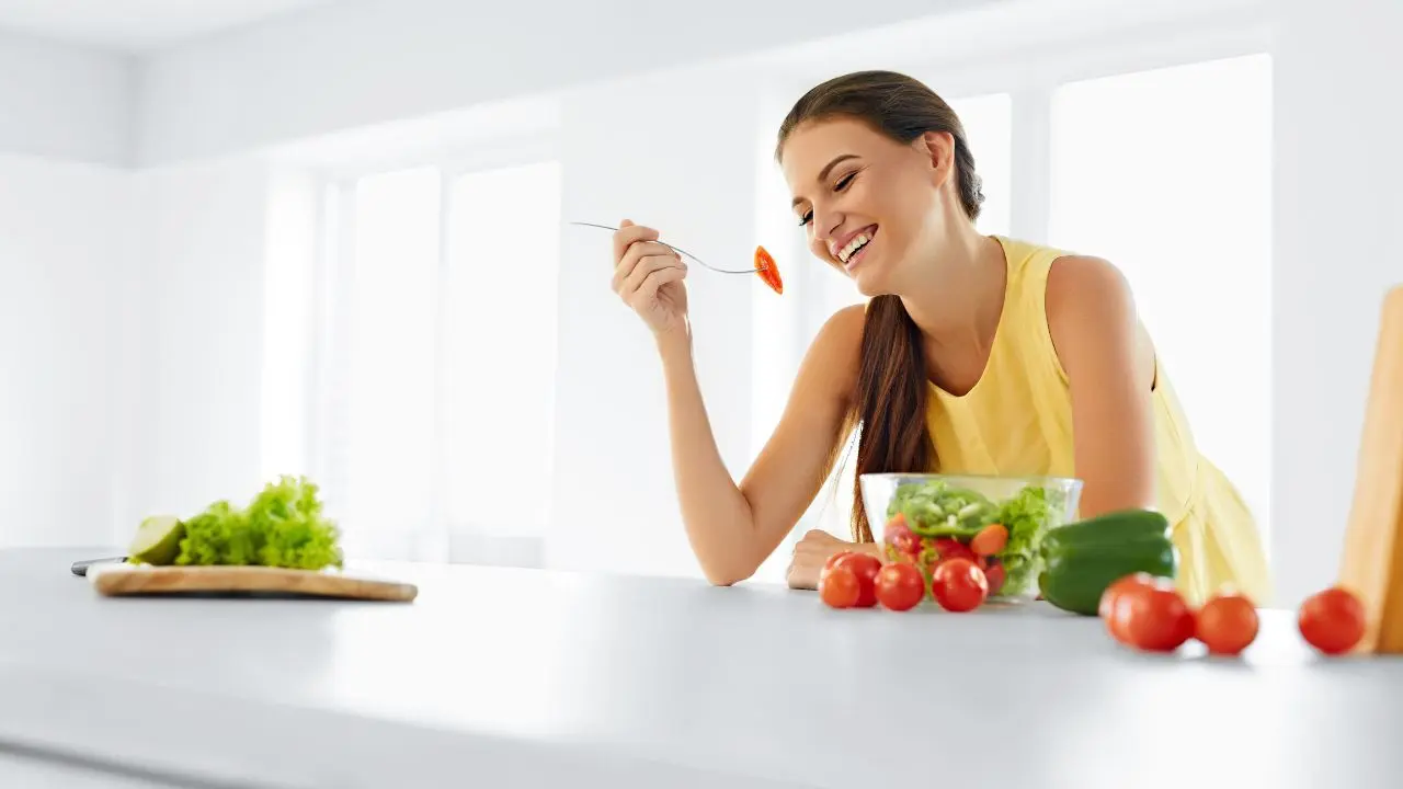 Este es el top 5 de alimentos que debes consumir si quieres retrasar las canas