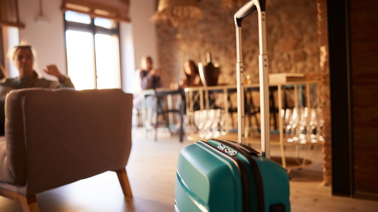 Los alojamientos turísticos regionales superan por primera vez la barrera del millón y medio de viajeros para el periodo enero-octubre