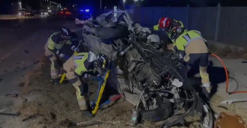 Imagen de los restos del veh&iacute;culo en el accidente de Calasparra