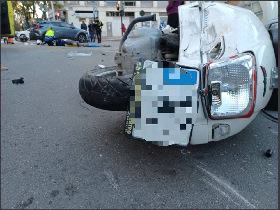 Imagen del accidente en la calle Isaac Albéniz de Murcia (foto: 112 Región de Murcia)