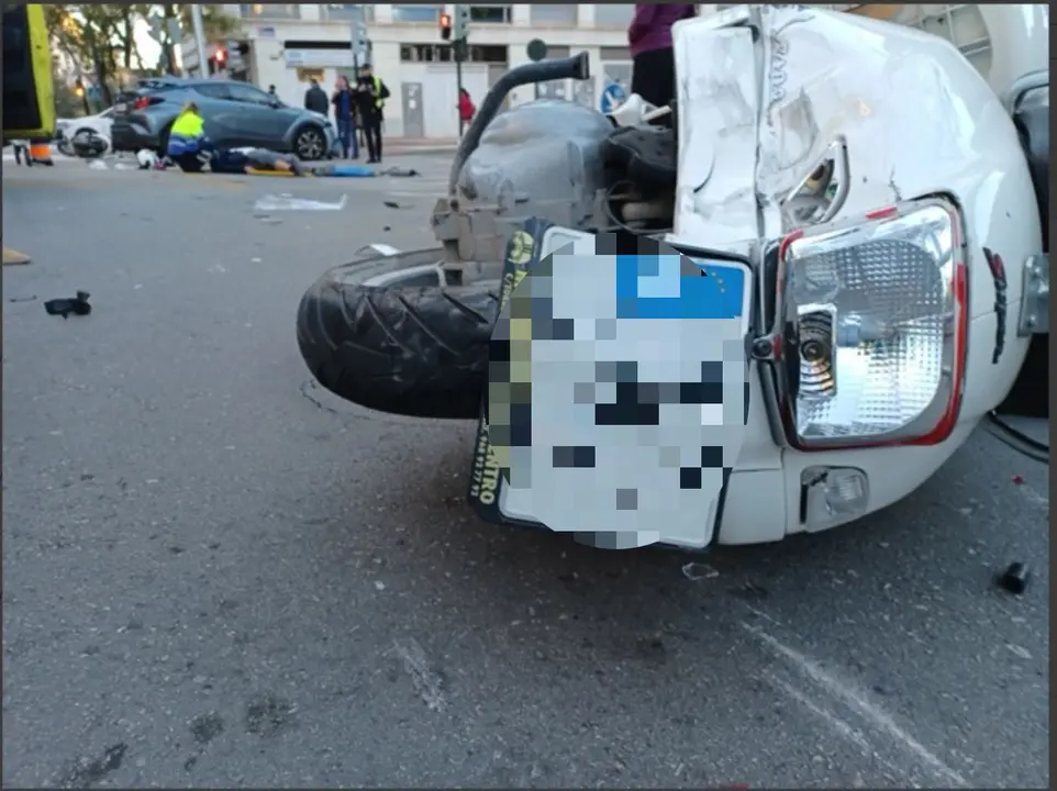 Imagen del accidente en la calle Isaac Alb&eacute;niz de Murcia (foto: 112 Regi&oacute;n de Murcia)