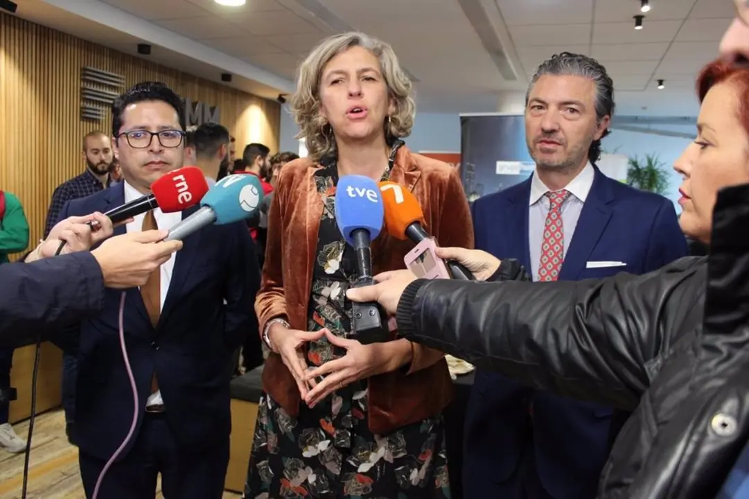 La concejala de Gobierno Abierto, Promoci&oacute;n Econ&oacute;mica y Empleo, Mercedes Bernab&eacute;, hace declaraciones a los medios de comunicaci&oacute;n (foto: Ayuntamiento de Murcia)