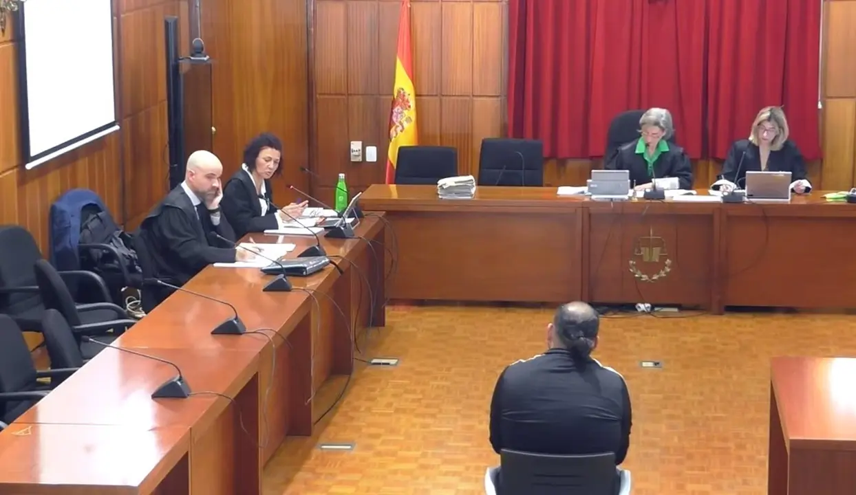 El acusado de matar a su padre en 2021 en Campos del R&iacute;o ante la jueza (foto:TSJMU)