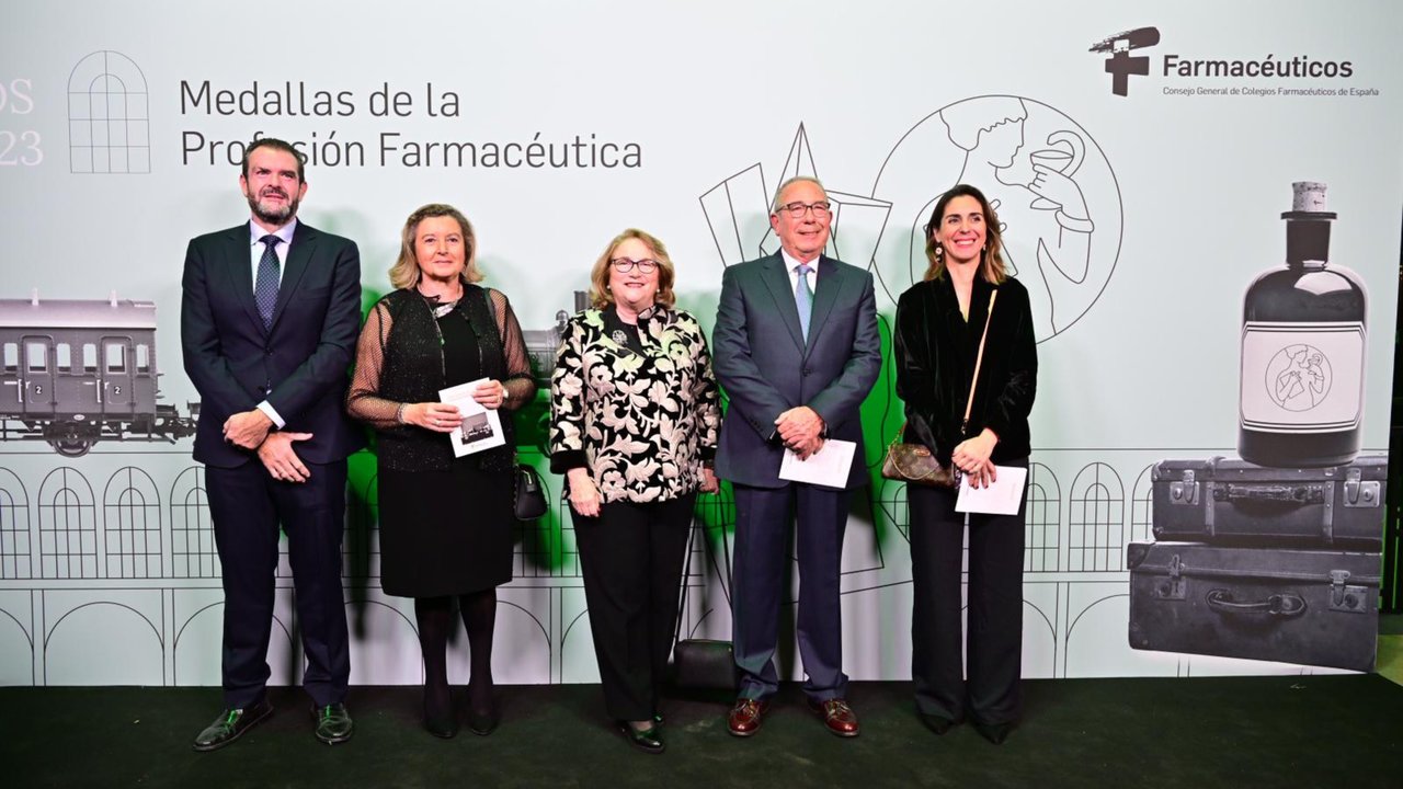 La farmacéutica murciana Isabel Tovar ha recibido la Medalla de la Profesión Farmacéutica del Consejo General de España por su trayectoria profesional e investigadora
