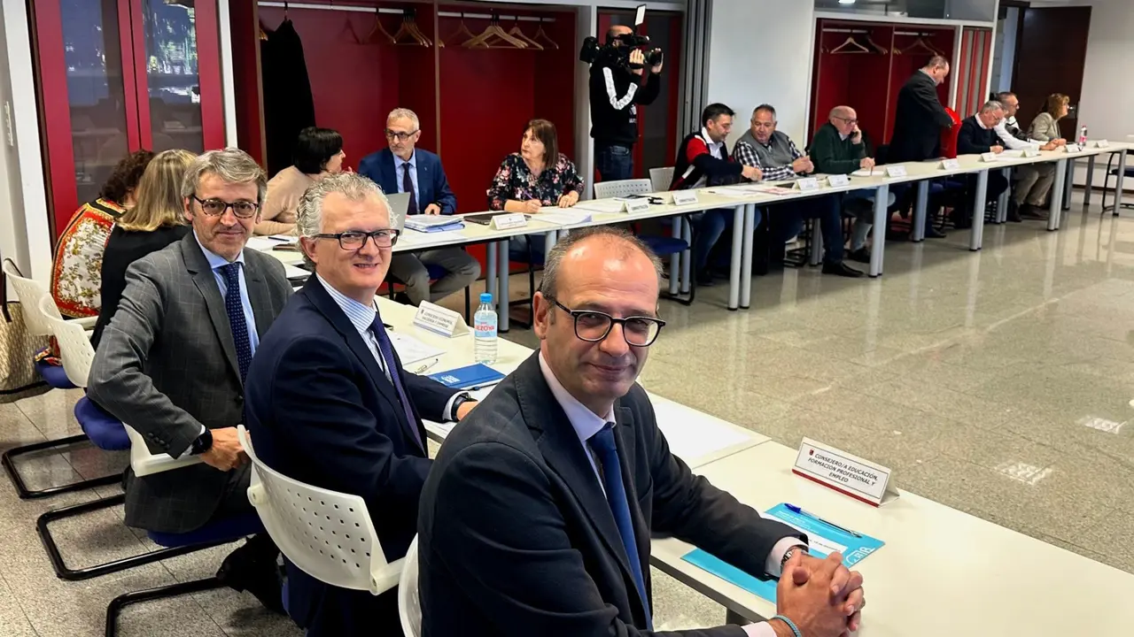 Los consejeros, en la mesa General de Funci&oacute;n P&uacute;blica