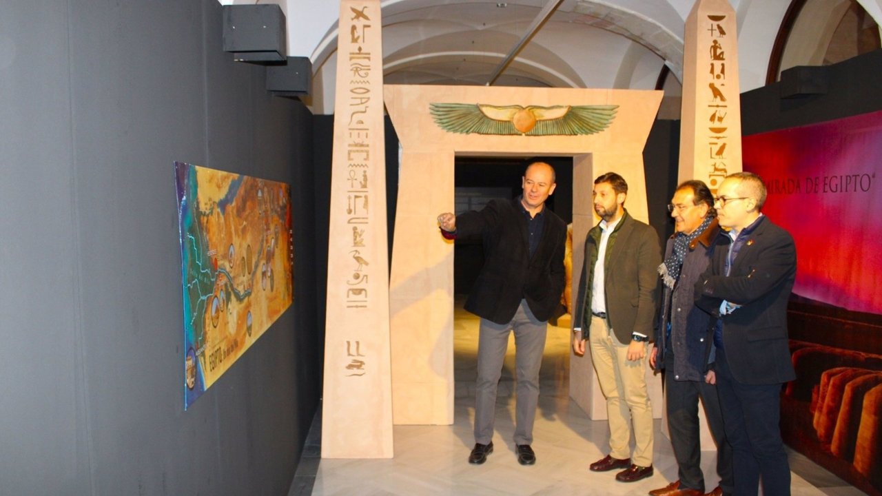 Presentación de la exposición 'Tesoros de Egipto', que acoge el Museo Azul de la Semana Santa de Lorca hasta el 30 de junio