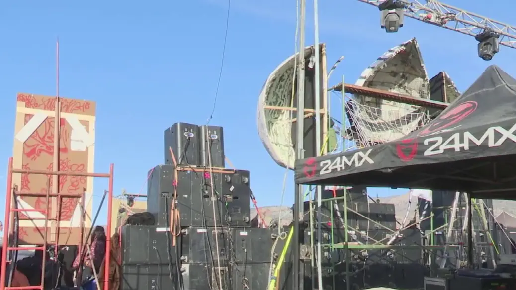 Instalaciones de la 'rave' ilegal de Fuente &Aacute;lamo (foto: La 7)