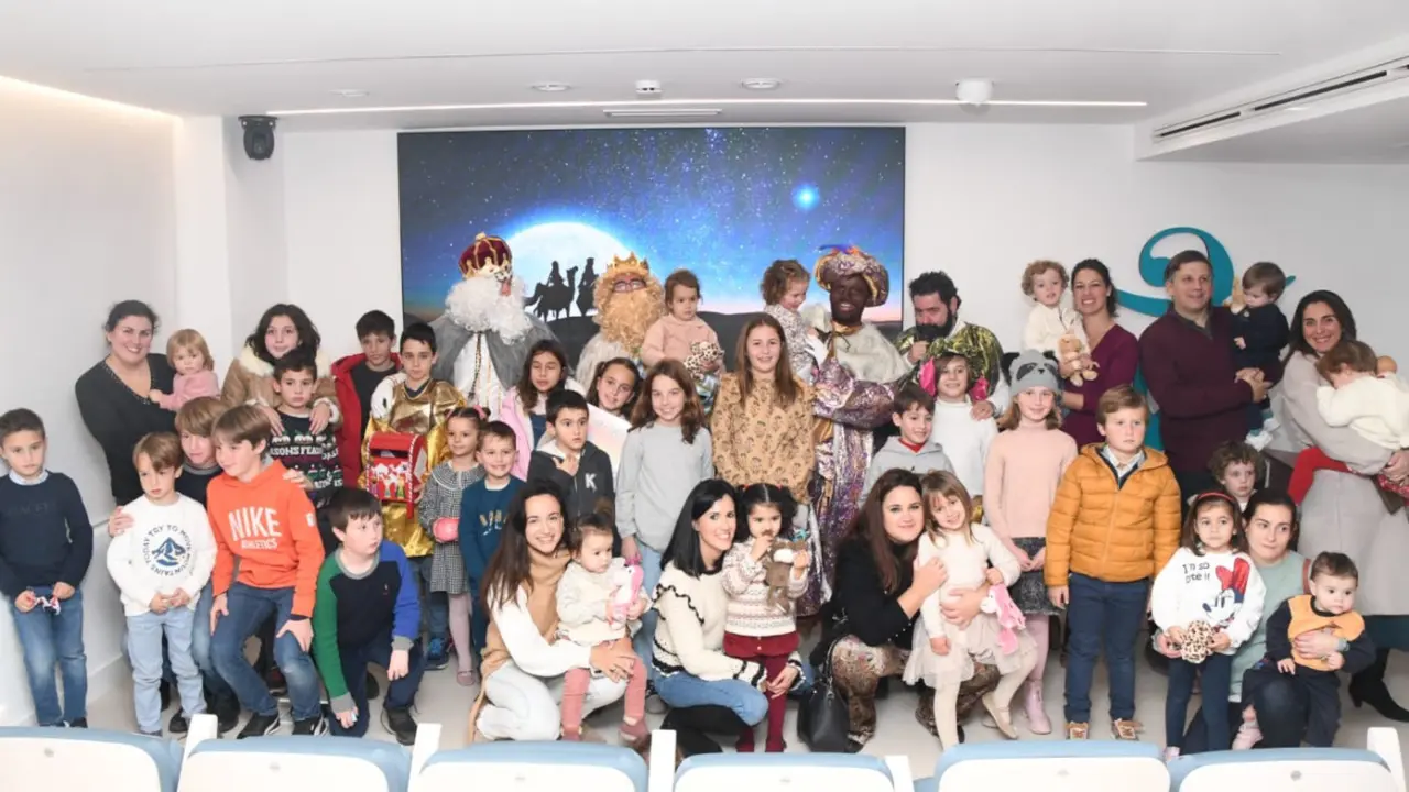 🙌En una visita llena de fantas&iacute;a y color, sus Majestades los Reyes Magos de Oriente han sido recibidos por una multitud de ni&ntilde;os en el #COFRM en el d&iacute;a especial de la Epifan&iacute;a.