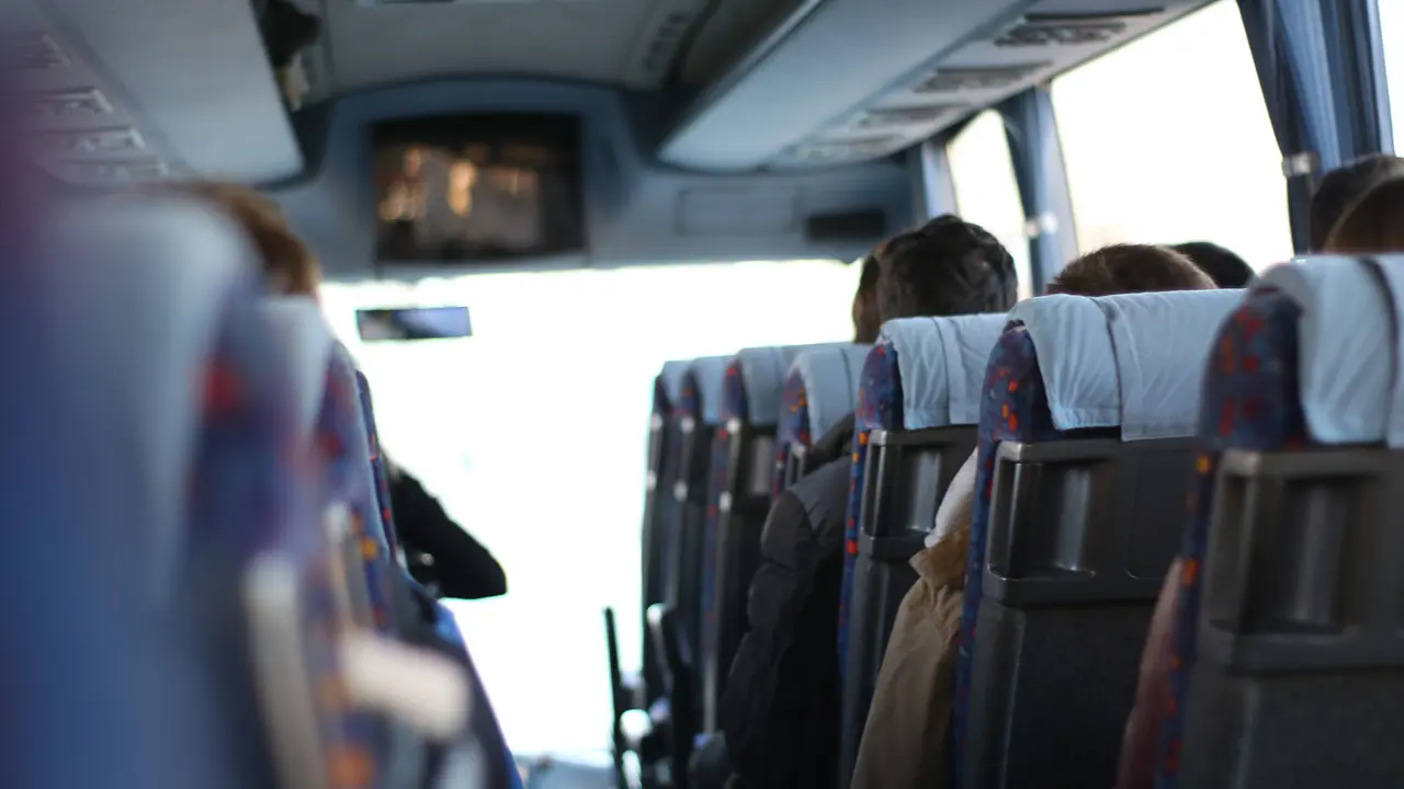 Interior de un autob&uacute;s