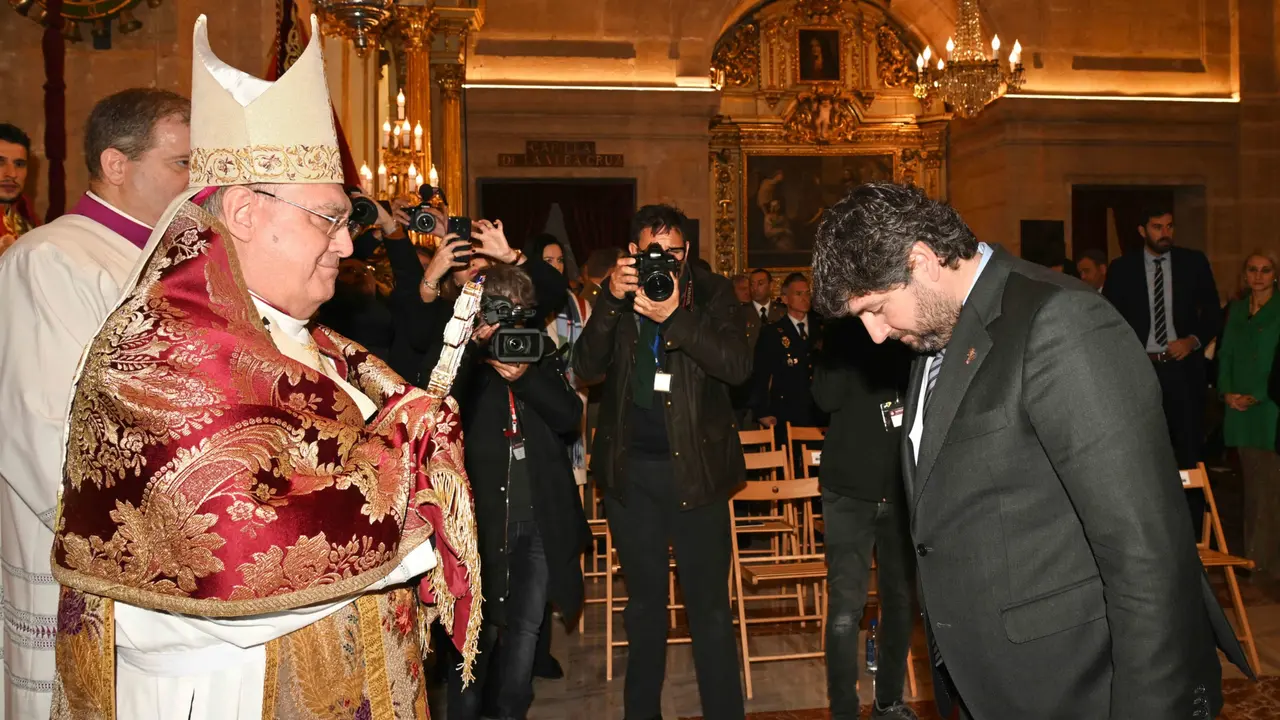 El presidente de la Comunidad, Fernando L&oacute;pez Miras, asisti&oacute; al solemne acto de apertura del A&ntilde;o Jubilar de la Vera Cruz 2024
