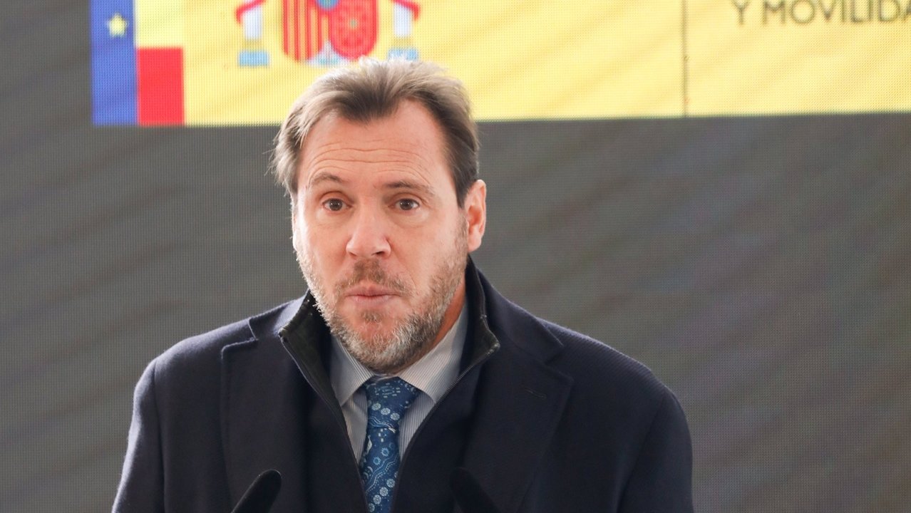Óscar Puente, ministro de Transportes y Movilidad Sostenible, en la inauguración de la A-33 (foto: EP)