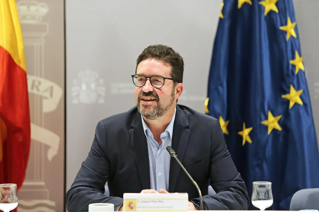 El secretario de Estado de Empleo, Joaqu&iacute;n P&eacute;rez Rey, en la reuni&oacute;n con los agentes sociales para la subida del SMI (foto: Ministerio de Trabajo)