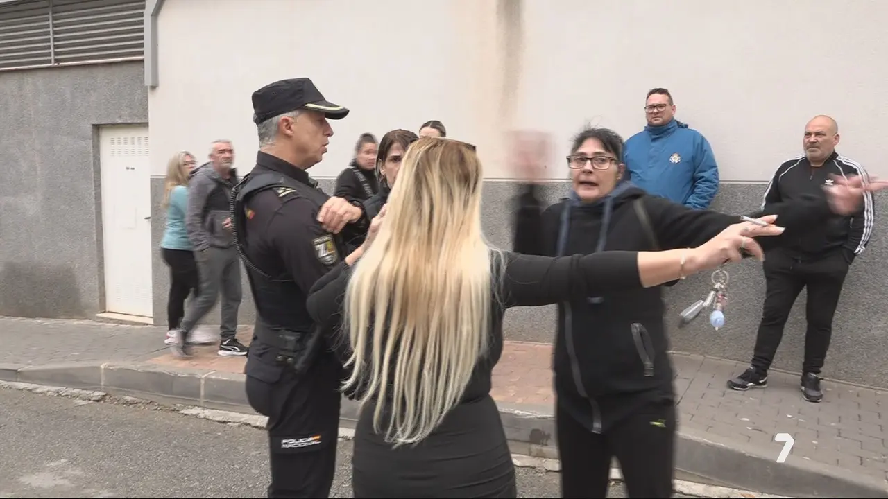 Momentos de tensi&oacute;n tras el desalojo