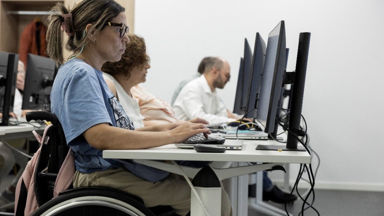 El ‘Euro Solidario’ de PcComponentes apoya la especialización tecnológica de profesionales con discapacidad a través de Fundación ONCE